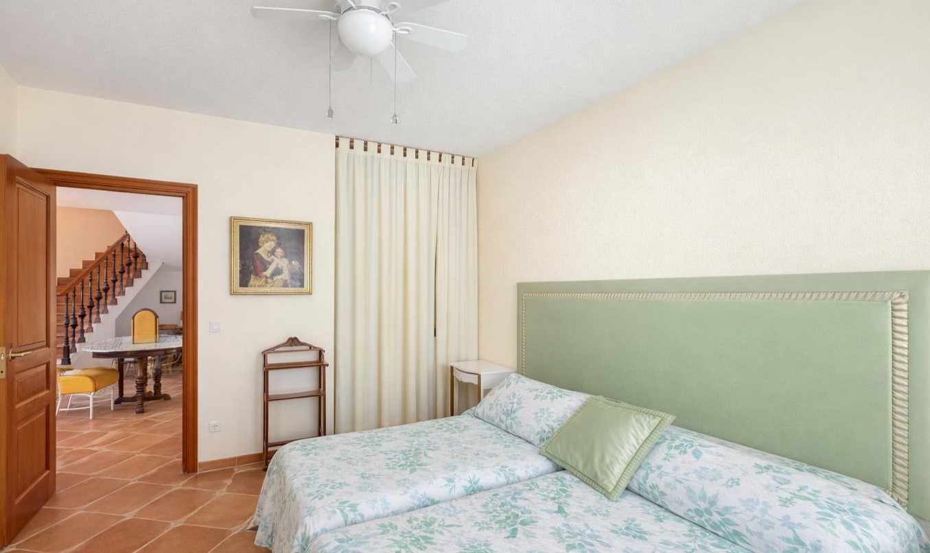 Villa en venta en Cúllar Vega